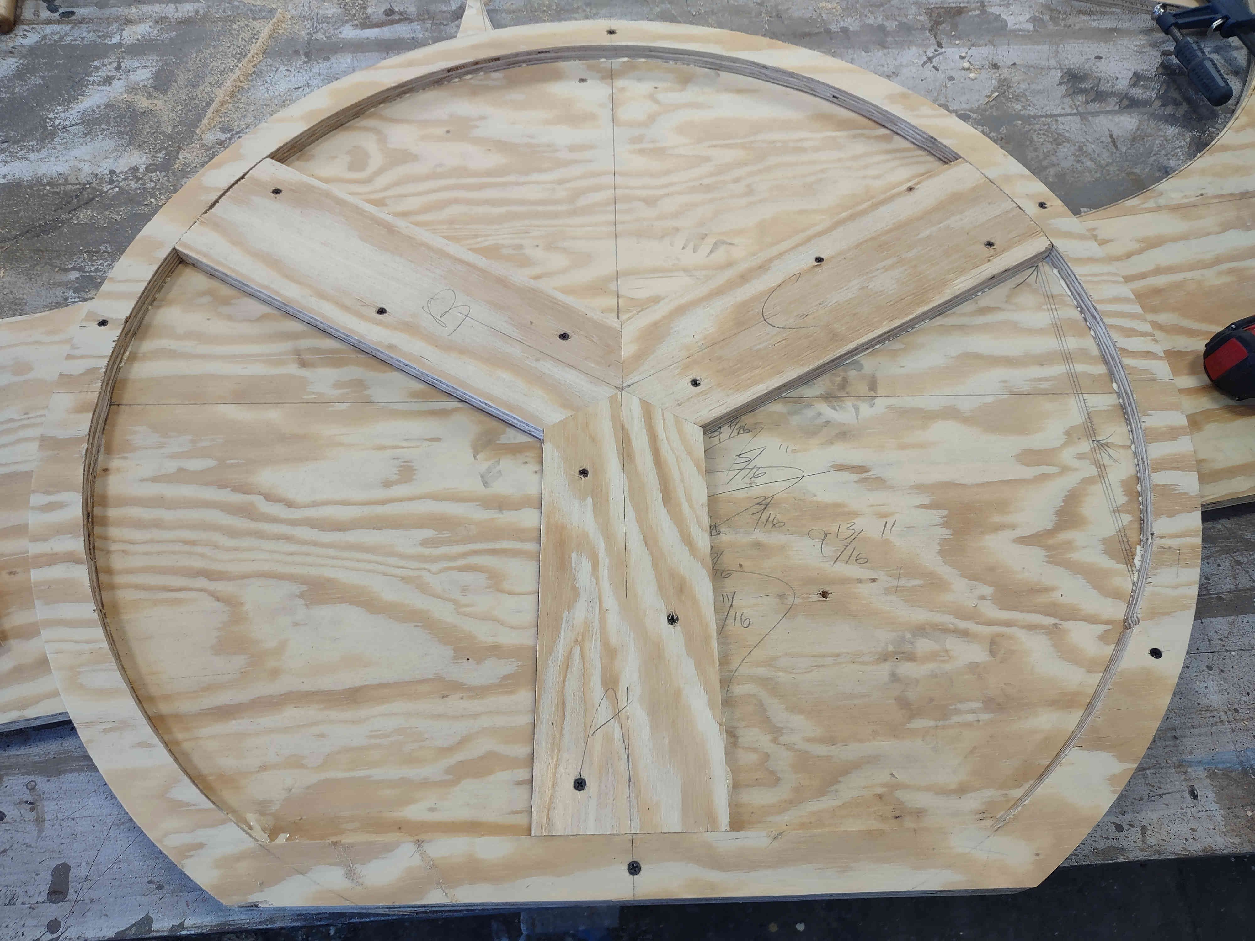 A circle stress-skinned platform