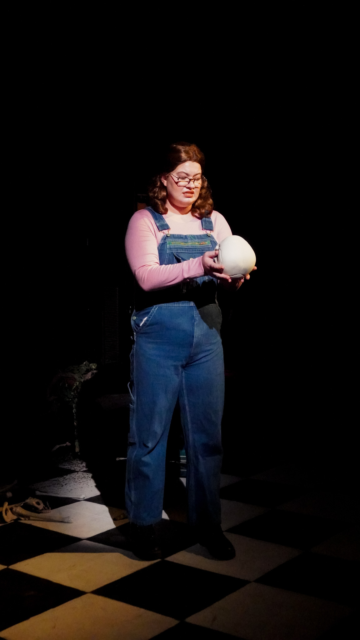 Mia Dennett as Beauty